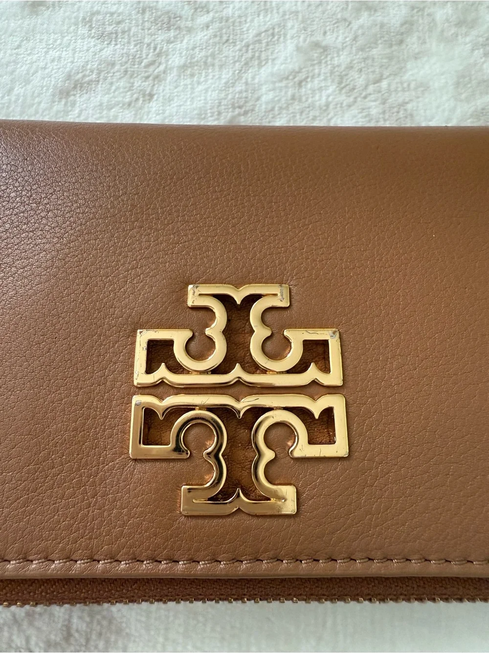 Tory Burch Britten Tan Leather Zip Continental Wallet   with Gold Logo